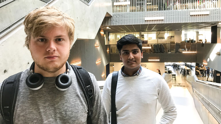 F.v: Mathias Sørensen (Re i Vestfold), og Harris Mian (Drammen) er ferske studenter i teknologibyen. 