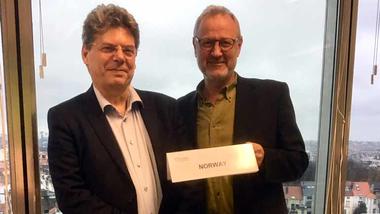 De to norske medlemmene i styringskomiteen til et nytt europeisk forskernettverk, Bernard Enjolras (venstre) og Lars U. Kobro fra HSN. 
