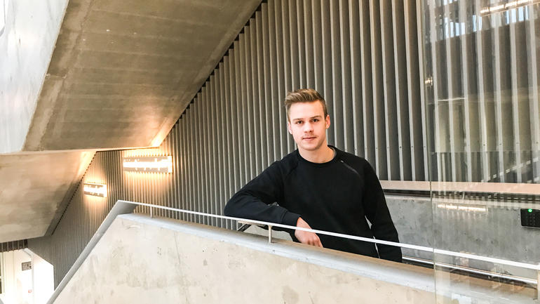 Fotballspiller William Sell er i gang med bachelor i økonomi og ledelse ved campus Kongsberg. Foto
