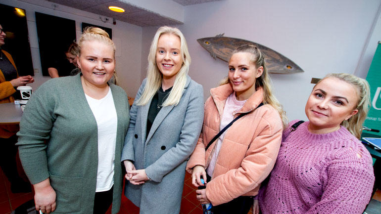 Fire studenter på rekke som fikk møte Helsesista på campus Vestfold. Matilde, Celine, Elise og Tomine