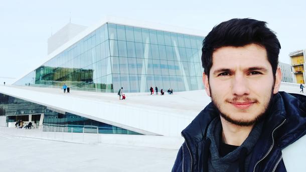 Mihailo in front of the opera in Oslo