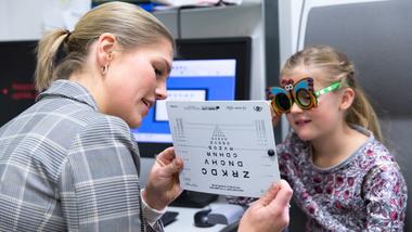 Hos Nasjonalt senter for optikk, syn og øyehelse kan du sjekke om ditt barn har en synsfeil.
