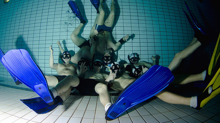 Squeeze underwater rugby. Photo.