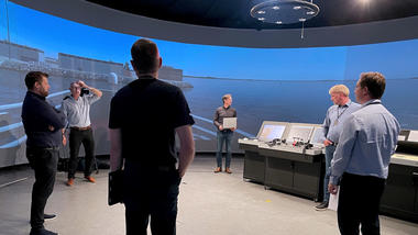 SIMULATORPARK: Pilotkurset ble kjørt i simulatorparken ved campus Vestfold. Treningen benyttet simulatormodeller av sjødroner fra ASKO Maritime. (Foto: Monica Herne)