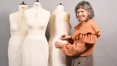 KLESDESIGN: Veronika Glitsch jobber med design og redesign av klær