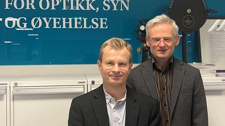 Diku gir videre støtte til prosjketet NorDSam. Nå kan Per Lundmark (t.v.) og Arnulf Myklebust ved Nasjonalt senter for optikk, syn og øyehelse fortsette arbeidet.