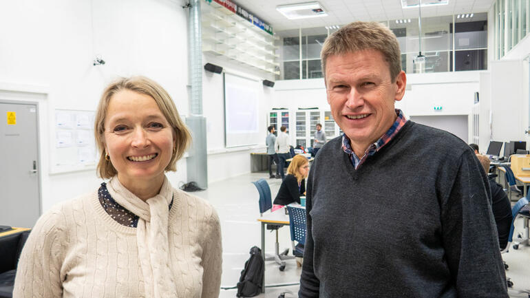Professor Kristin Falk leder USNs arbeid i H-SEIF2 og samarbeider tett med prosjekteier Semcon, her med Hans Peter Havdal, General Manager Norway. (Foto: Jan-Henrik Kulberg/USN).
