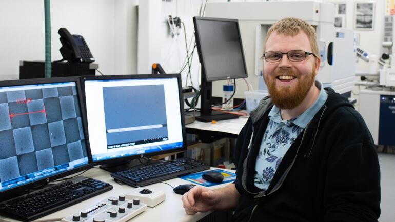 Andreas Storvik tar en master i mikro- og nanosystemteknologi