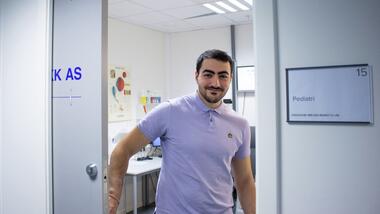 Sarkis Younan tar en bachelor i optometri og skal bli optiker