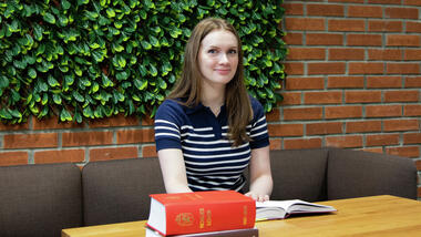 Emilie Ødegård Kjørvik studerer jus på campus Ringerike