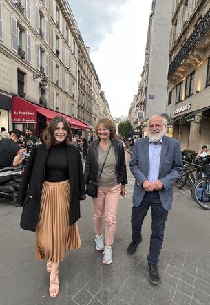 Nora Houidi, Ingvild M. Larsen og Petter Aasen i Paris' gater.- Foto