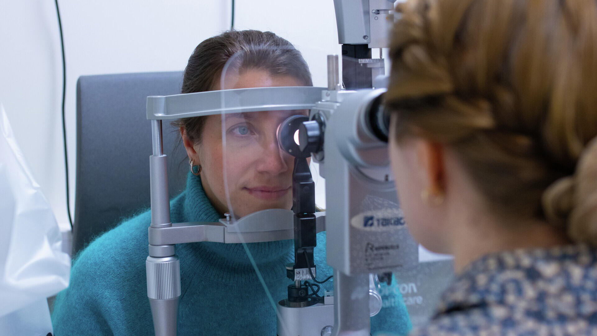 Masterstudenter gjør kliniske øyeundersøkelser