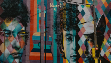 Veggmaleriet the Bob Dylan Mural i Minneapolis, som viser Bob Dylan i flere varianter. Foto