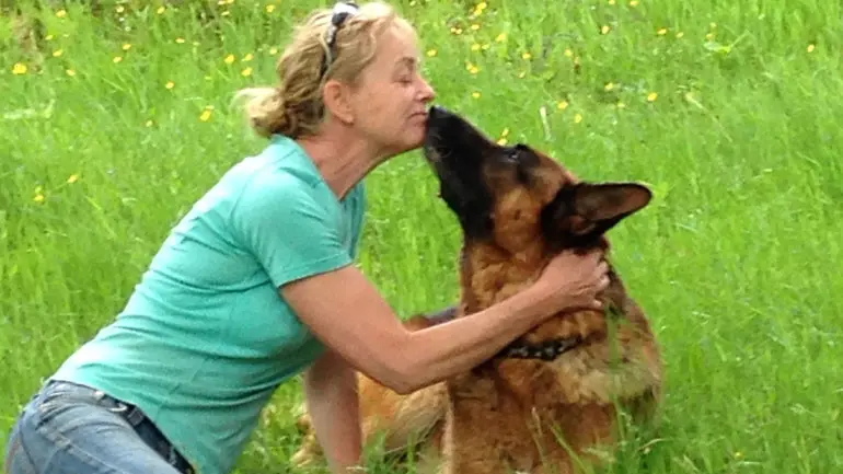 Bente Berget, professor ved Universitetet i Sørøst-Norge og hennes hund