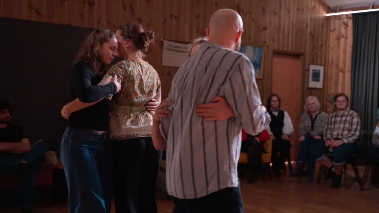 Studenter i folkedans