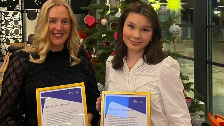 Diplom til frivillige studenter på Hønefoss