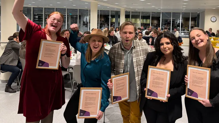 Frivillige prisvinnarar på Campus Bø: Andrea Marie Engeseth, Selina Falch, Thomas Guldbrandsen, Arletta Nanna Lilienstein, Madelen Luberth Glade frivillige på USN, campus Bø med fikk diplomer og gavekort etter nominasjoner fra sine medstduenter.