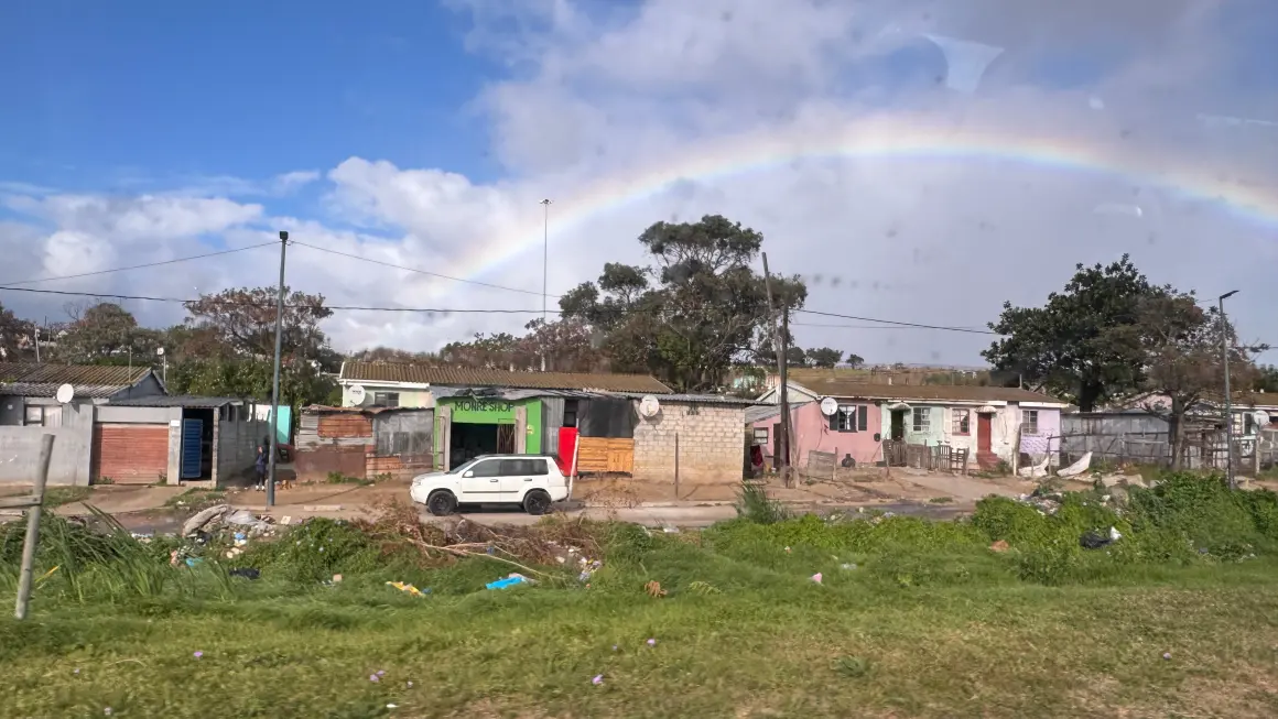 Små hus langs veien