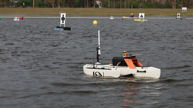 Sjødronen Triaton på vannet