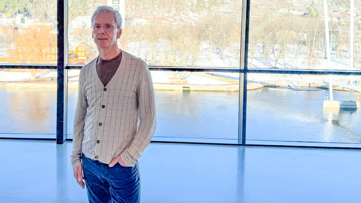 – Det er viktig både å kunne hente inn data selv, og å kunne tolke data hentet inn av andre, sier professor Øystein Sørebø. Bilde av Øystein Sørebø