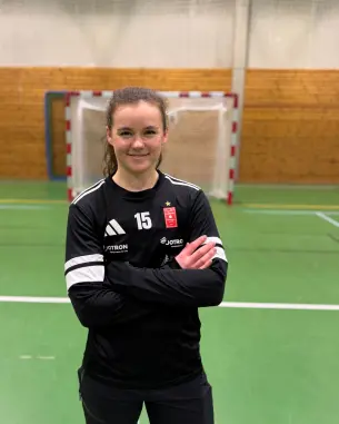 Portrett av Guro Ramberg håndballspiller med drakt nummer 15
