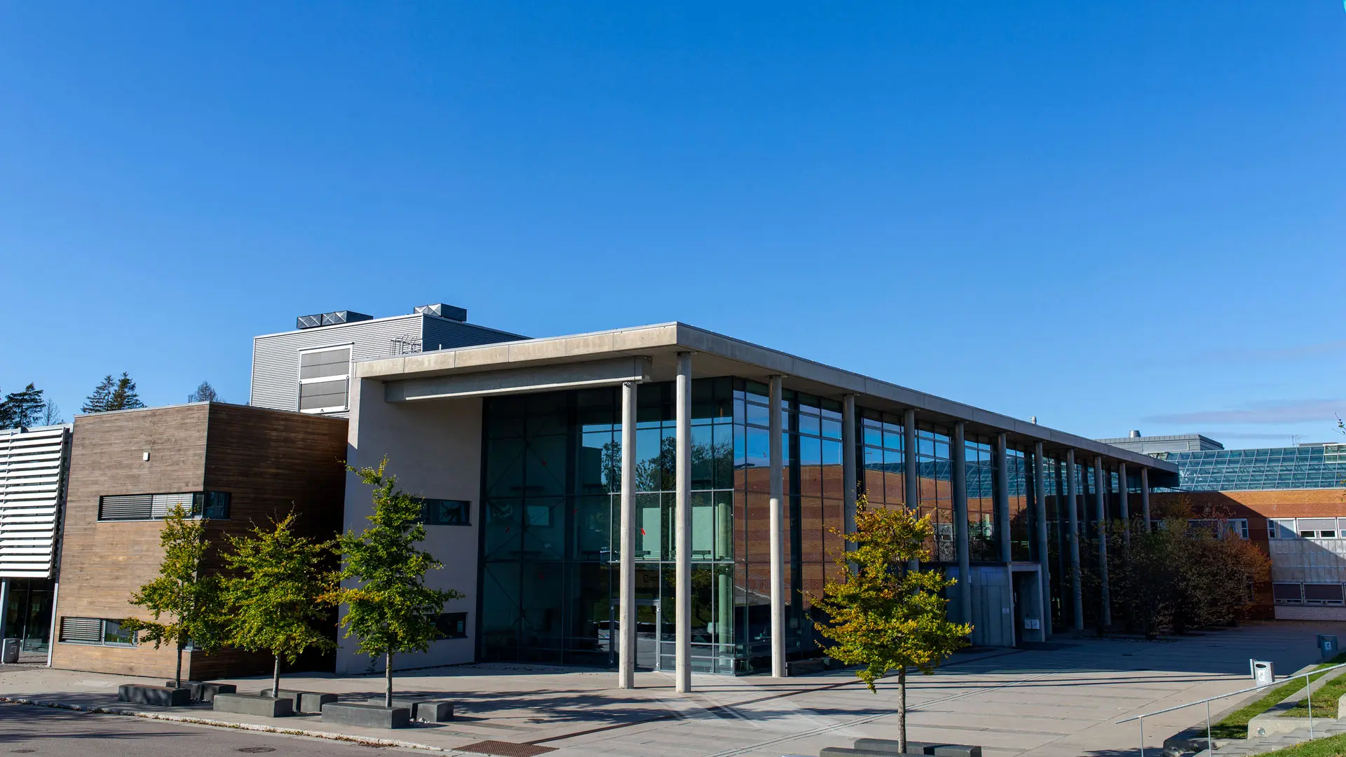 Bilde av hovedbygget på campus Vestfold