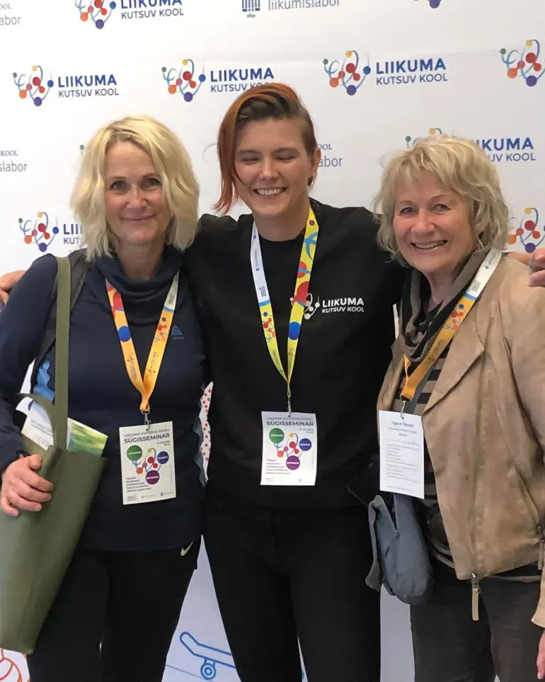 Lise Kjønniksen til venstre og Ingunn Fjørtoft til høyre har gjennom flere år studert estiske skolebarns aktivitet i skolegården med kollegaer i Estland. Foto: USN Lise Kjønniksen til venstre og Ingunn Fjørtoft til høyre har gjennom flere år studert estiske skolebarns aktivitet i skolegården med kollegaer i Estland.