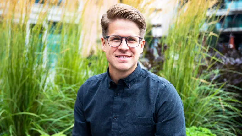 (Foto: USN) Bilde av Tarald Gulseth Berge ute på campus Drammen