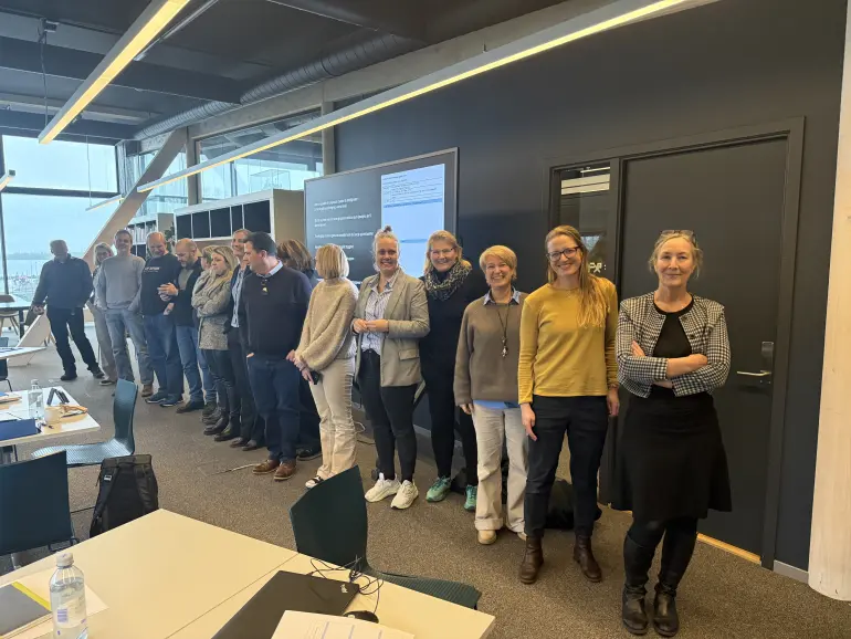 line of researchers participation in leadership programme