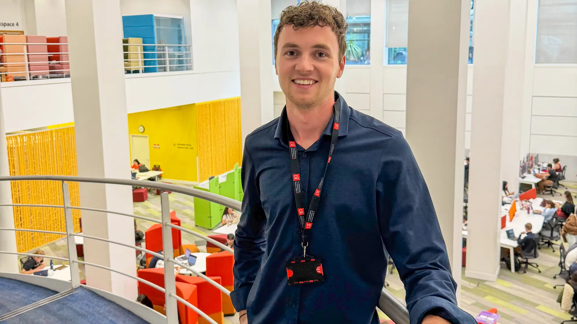 Bilde av Martias Flikka på campus hos London School Of Economics