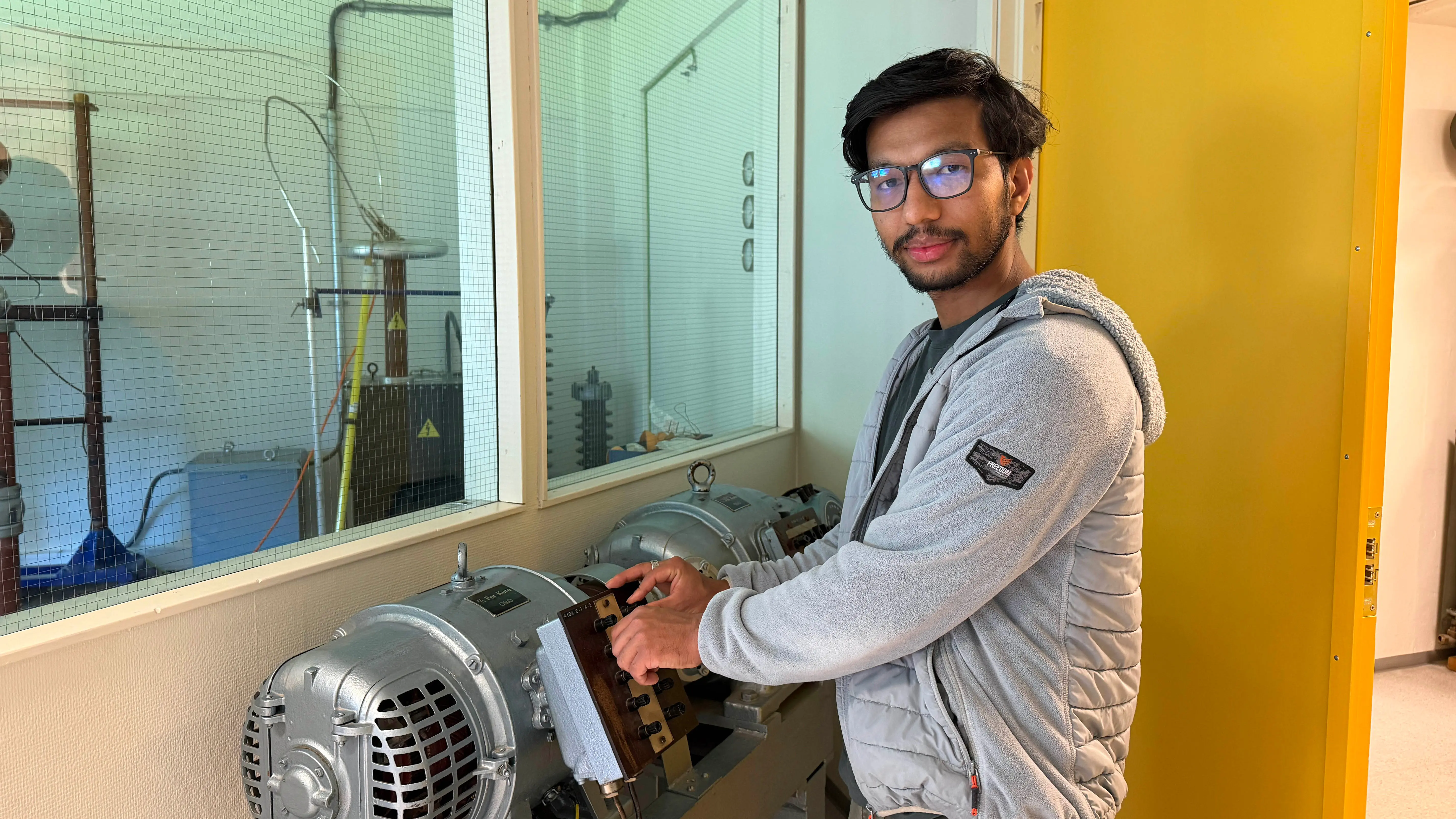 Student in the lab at Campus Porsgrunn