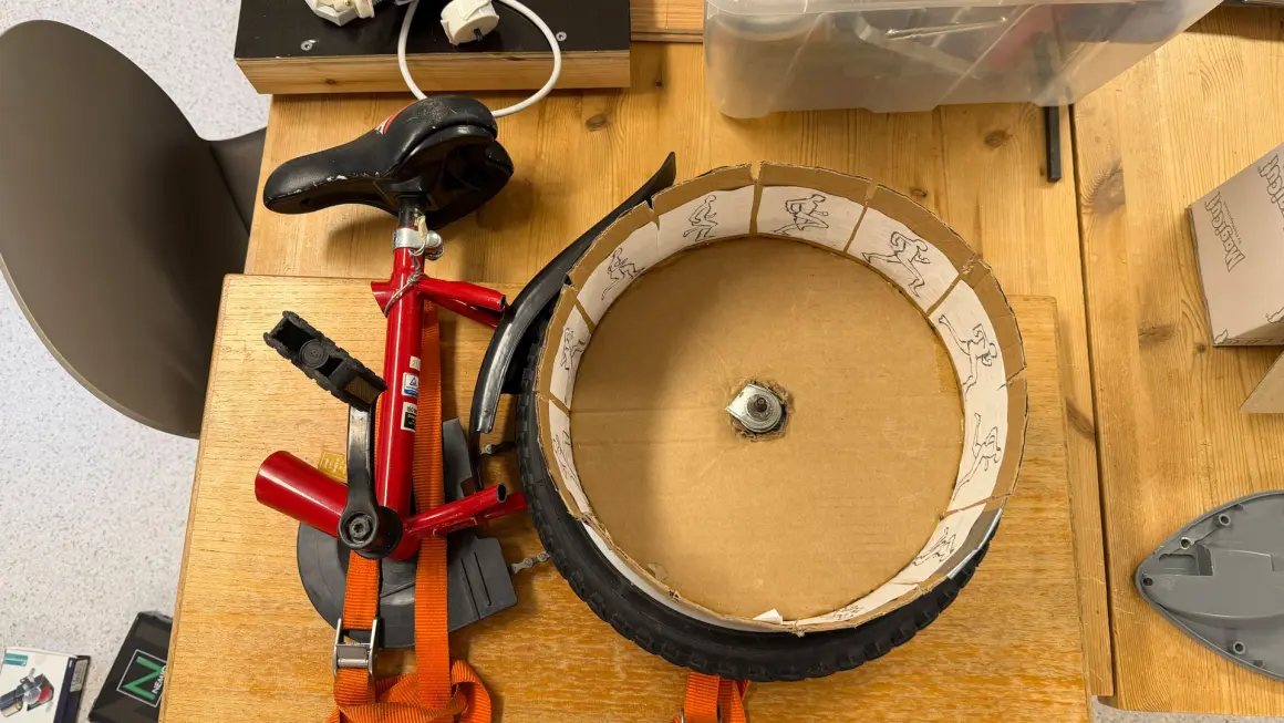 analog modell med sykkelhjul som motor for en zoetrope