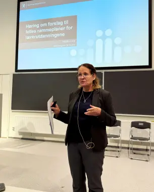 Levy presenterer forslag til ny rammeplan i auditorium